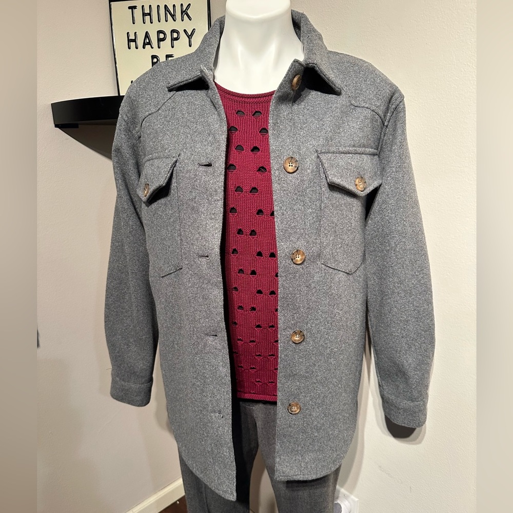 NWT Love Tree Gray Shirt Jacket Size S. Ready to be layered or worn on its own.